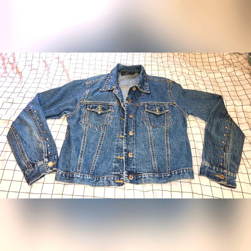 Vintage jeans jacket. Approx. size juniors M.  No Boundaries brand.
